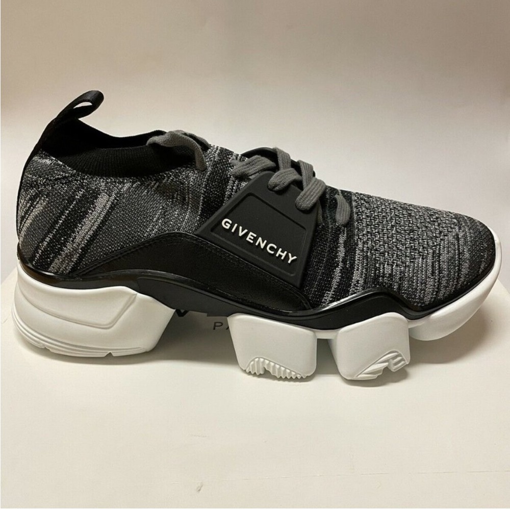 New in box- Givenchy Jaw knit Low-top Sneakers. With dust bag. 100% authentic